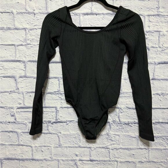 NIKE LAB CITY READY TEXTURED TRAINING LONG SLEEVE BODYSUIT TOP CU6111 - 010 - Picture 1 of 9